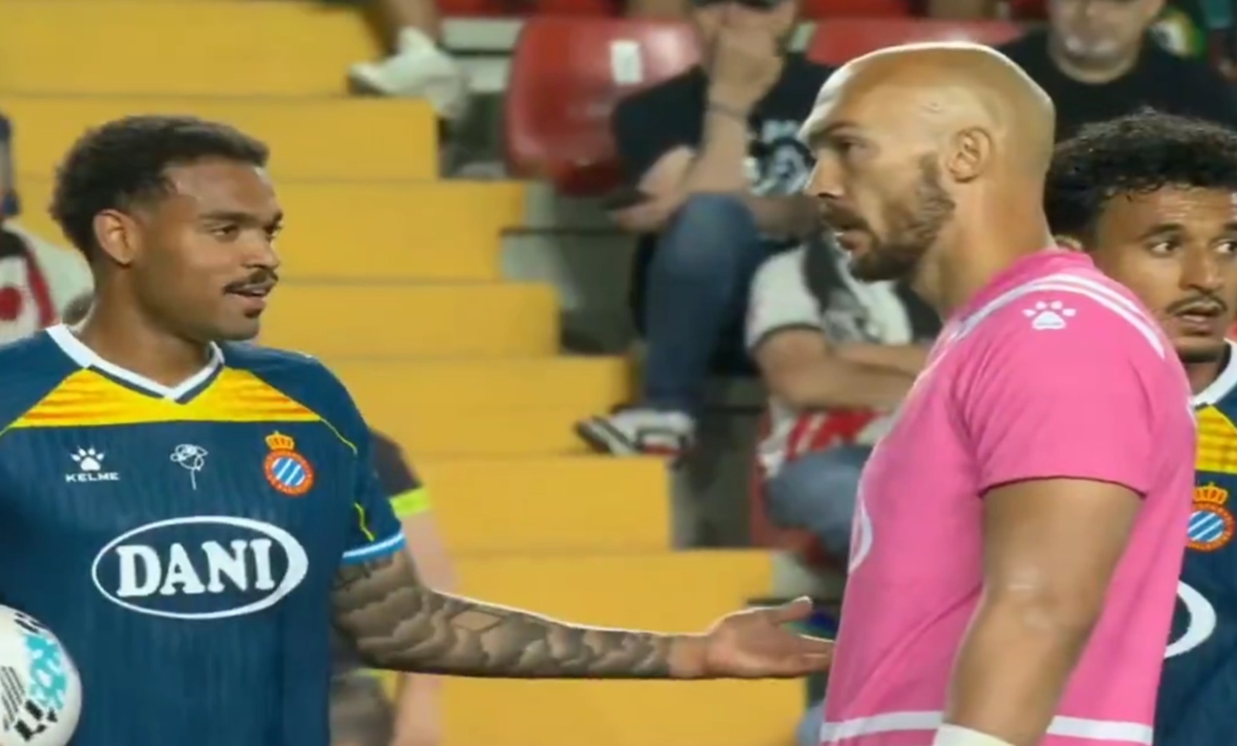 Cela Španija priča o potezu srpskog golmana, u 97. minutu želeo da izvede slobodnjak...