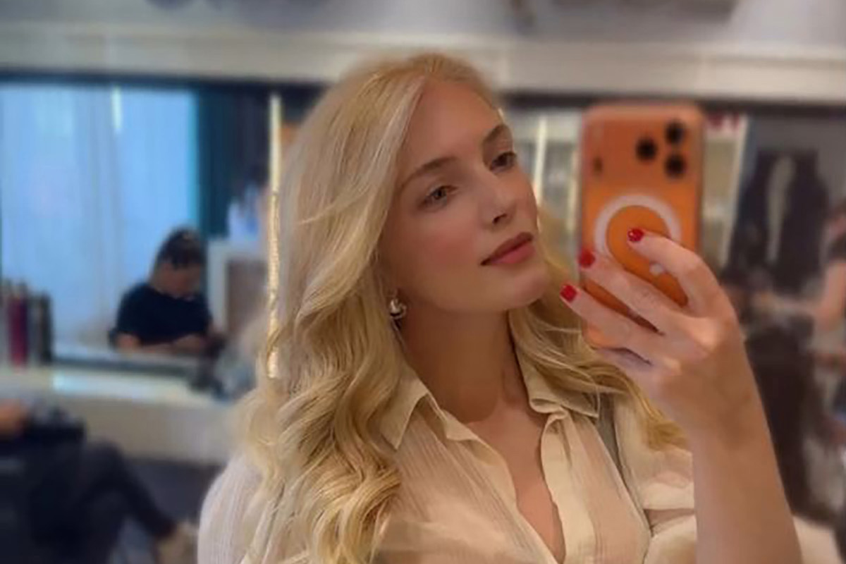 Samo 2 meseca od porođaja grmi kako izgleda! Nikolina Kovač pozira u providnoj košulji, oduševila sve izgledom