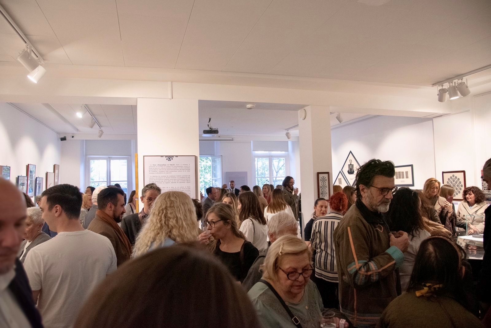 Zmianjski vez predstavljen u Parizu: 52 istoriska predmeta i 22 savremena rada u centru pažnje