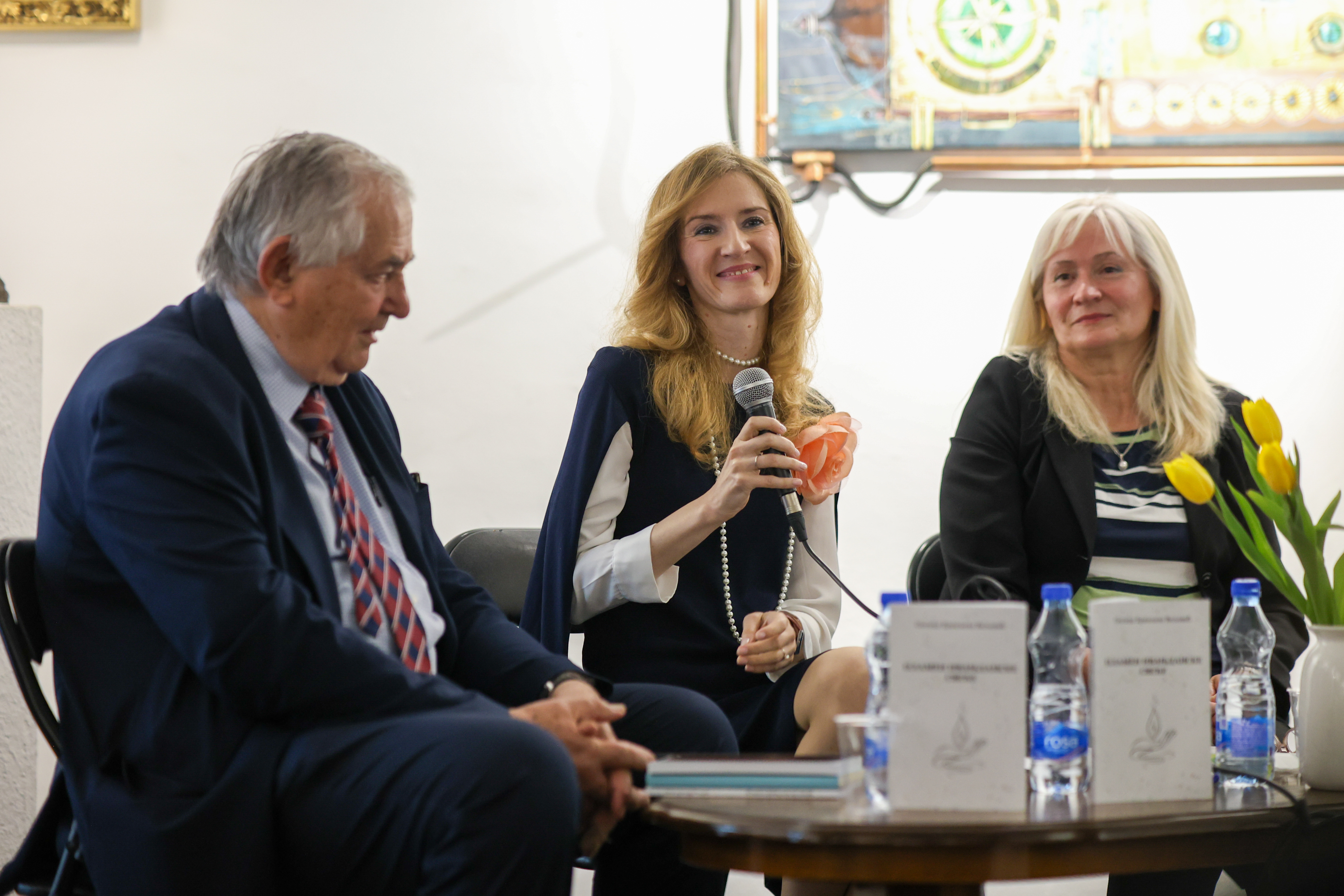 Iskra koja budi svet sećanja: Olgica Kravljača Veljović predstavila zbirku "Plamen ivanjdanske sveće"