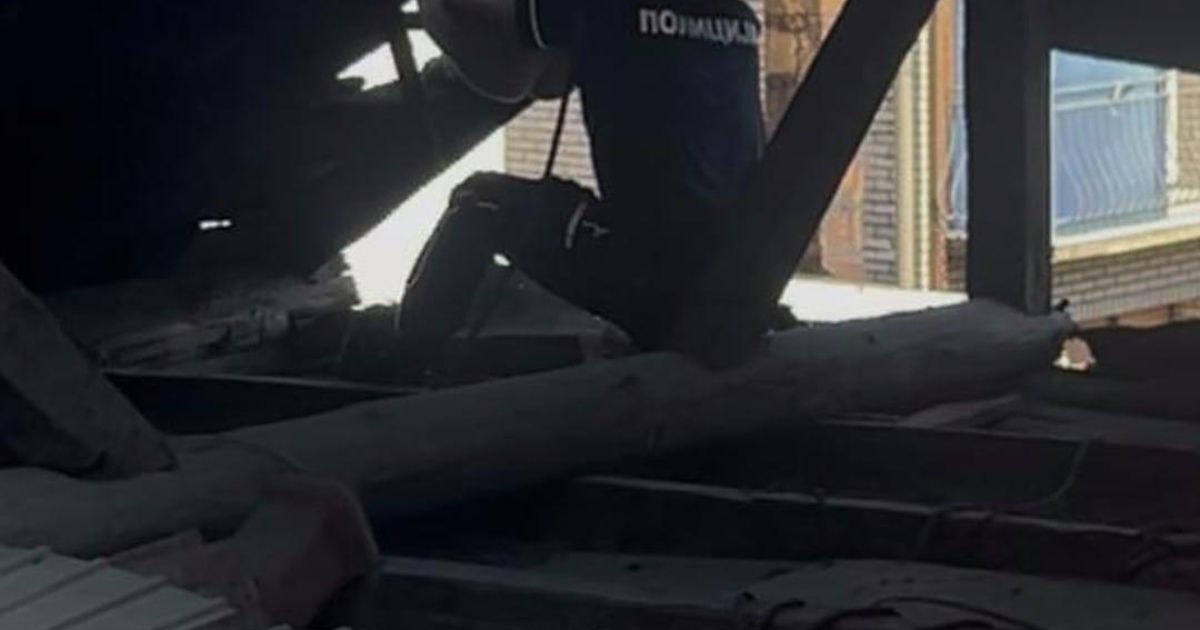 Drama u Novom Pazaru: Policajci se popeli na krov, u poslednjem trenutku sprečili tragediju