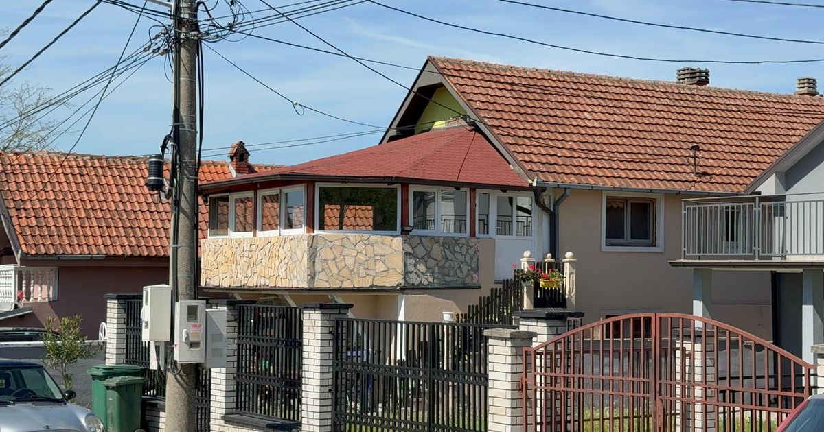 Od čuvenog hita zaradila 3 kuće: Otkrivamo kako izgleda dom poznate pevačice, niko ne pomišlja da tu živi ONA