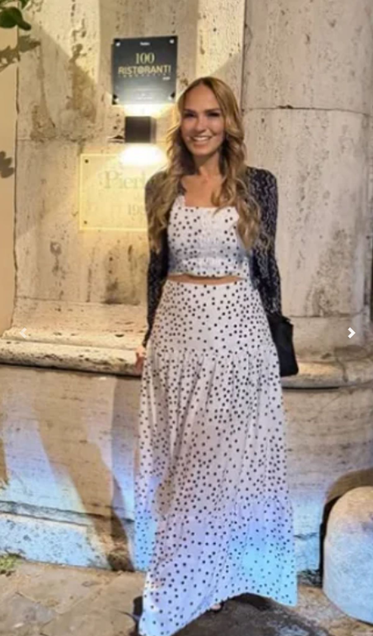 Gazi 6. deceniju, prošetala Rimom golog stomaka! Bogata Srpkinja ostavlja bez daha, svi su se okretali za njom