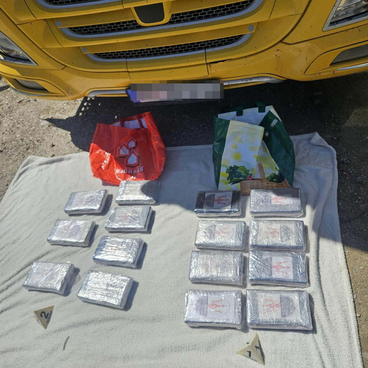 VELIKA ZAPLENA KOKIANA KOD MLADENOVCA! U kamionu nađena droga vredna milione, uhapšene tri osobe