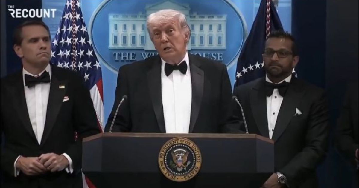 Šok! Tramp insistirao da se vrati na večeru nakon pucnjave! 