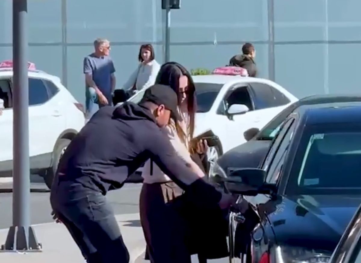 Prvi snimak Kaće Živković i Stojketa zajedno: Čuva ih telohranitelj, pogledajte kakvu zver pevačicin muž vozi