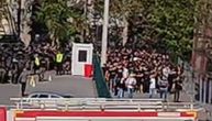 Grobari u korteu došli na 179. večiti derbi, pogledajte kako su navijači Partizana "marširali" pokraj Marakane