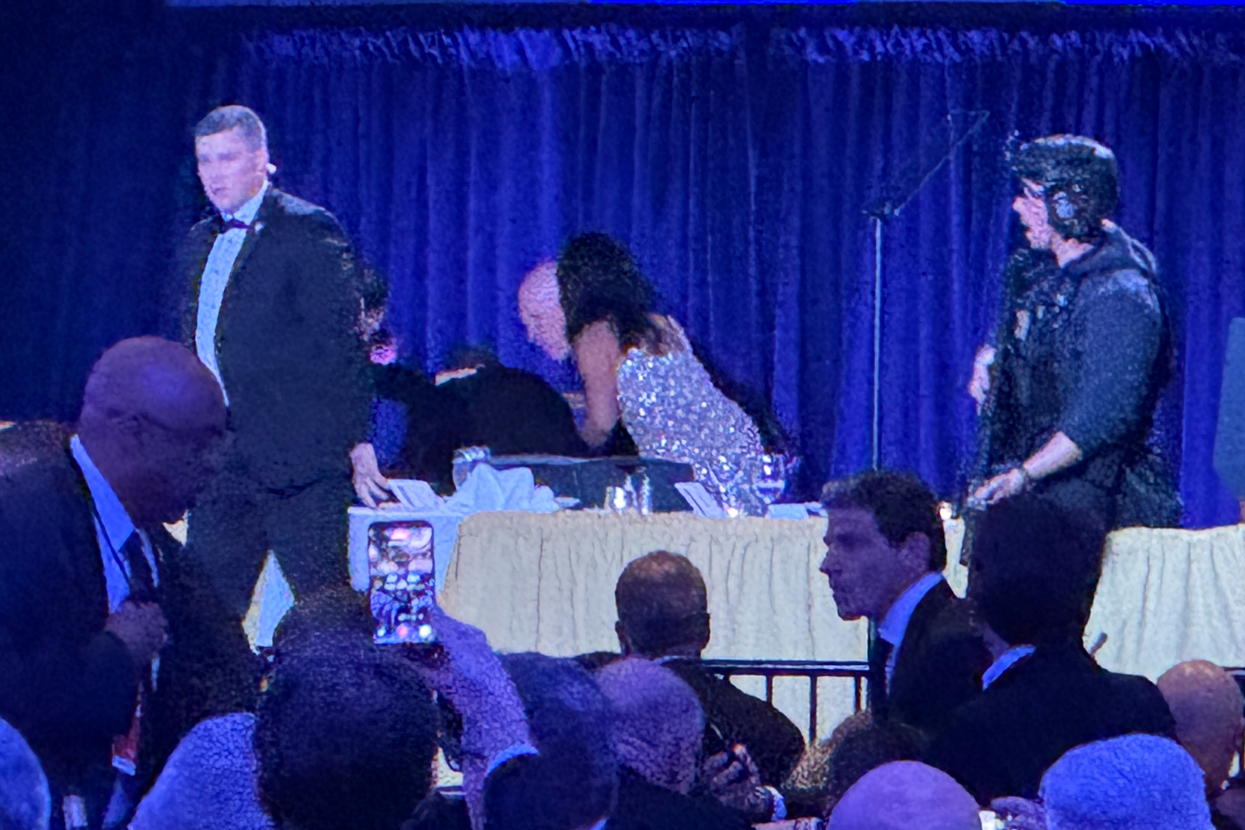 "Večeras će biti pucnjave. Biće sjajno"! Šok izjava portparolke Bele kuće, MINUTIMA PRED napad na Trampa