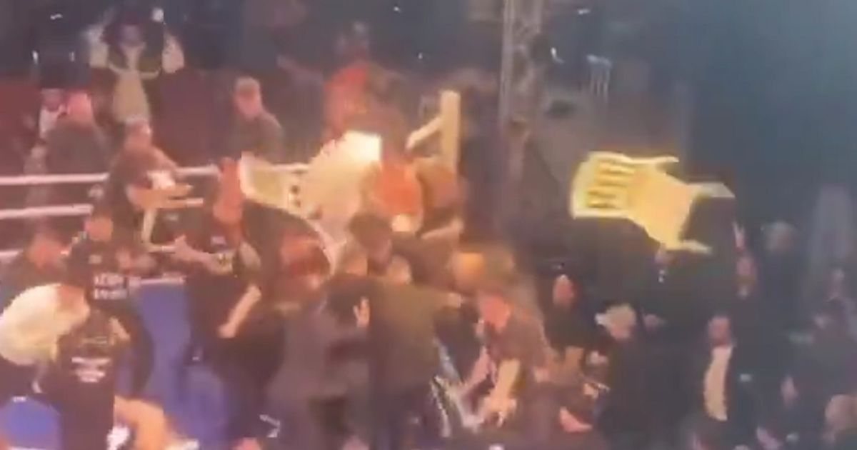 Brutalna masovna tuča tokom boks događaja! Publika upala u ring, nastala opšta 