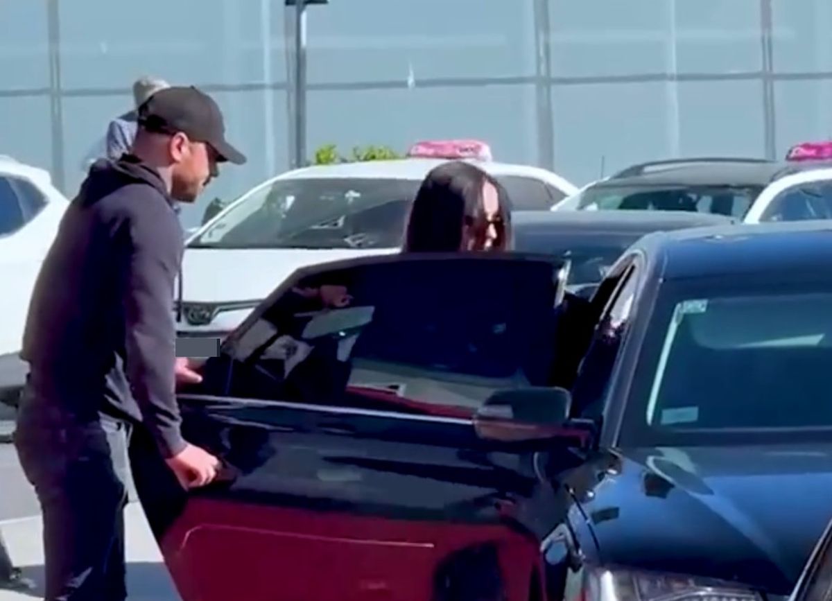 "Pevala sam o skupim satovima, a vozila se autobusom": Danas joj obezbeđenje otvara vrata, nekada živela OVAKO