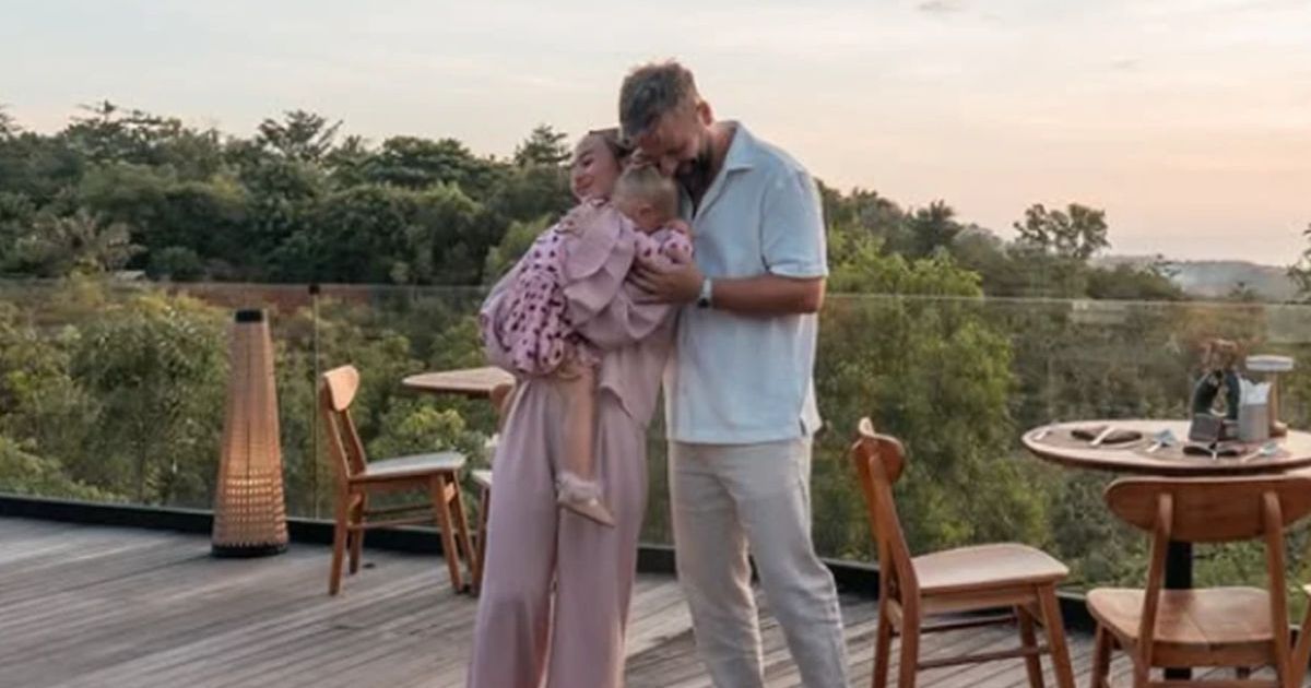 Bili na meti osuda mnogih zbog razlike u godinama: Otišli van Srbije, sada su se oglasili sa ove destinacije