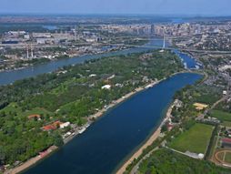 Beograd Ada Ciganlija Savsko jezero panorama