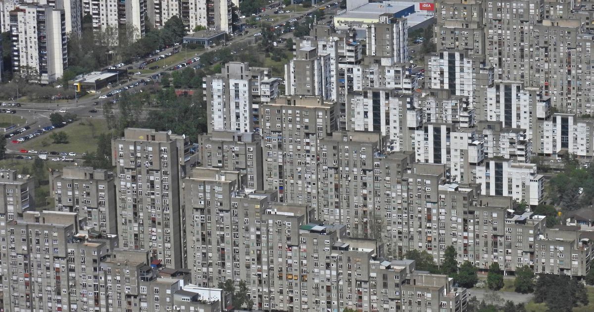 Ljudi dolaze u zgradu na Novom Beogradu da se slikaju: Dostavljači stoje zapanjeni kad uđu