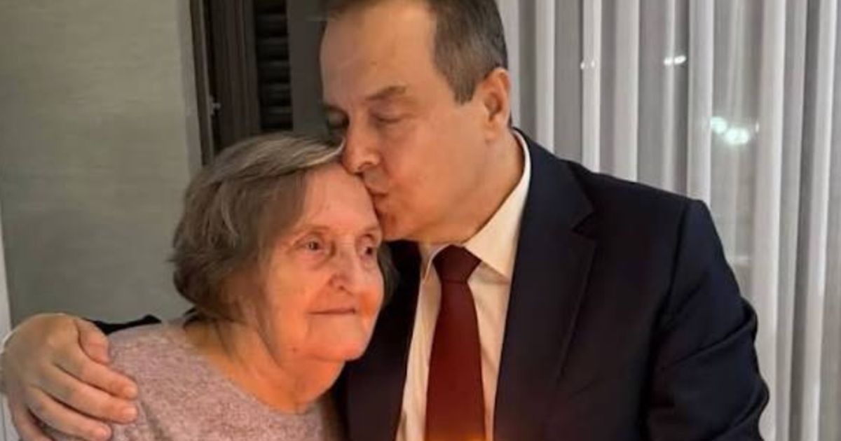 Emotivna objava ministra Dačića dva meseca posle izlaska iz bolnice: Naša Lina nas je napustila