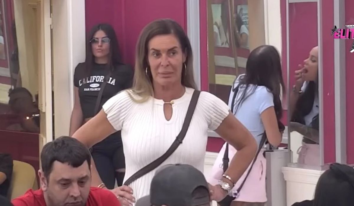 "Deda od 70 godina ti kupuje gaće" Kačavenda udarila Sofiju gde je najviše boli, zaratile zbog Daneta