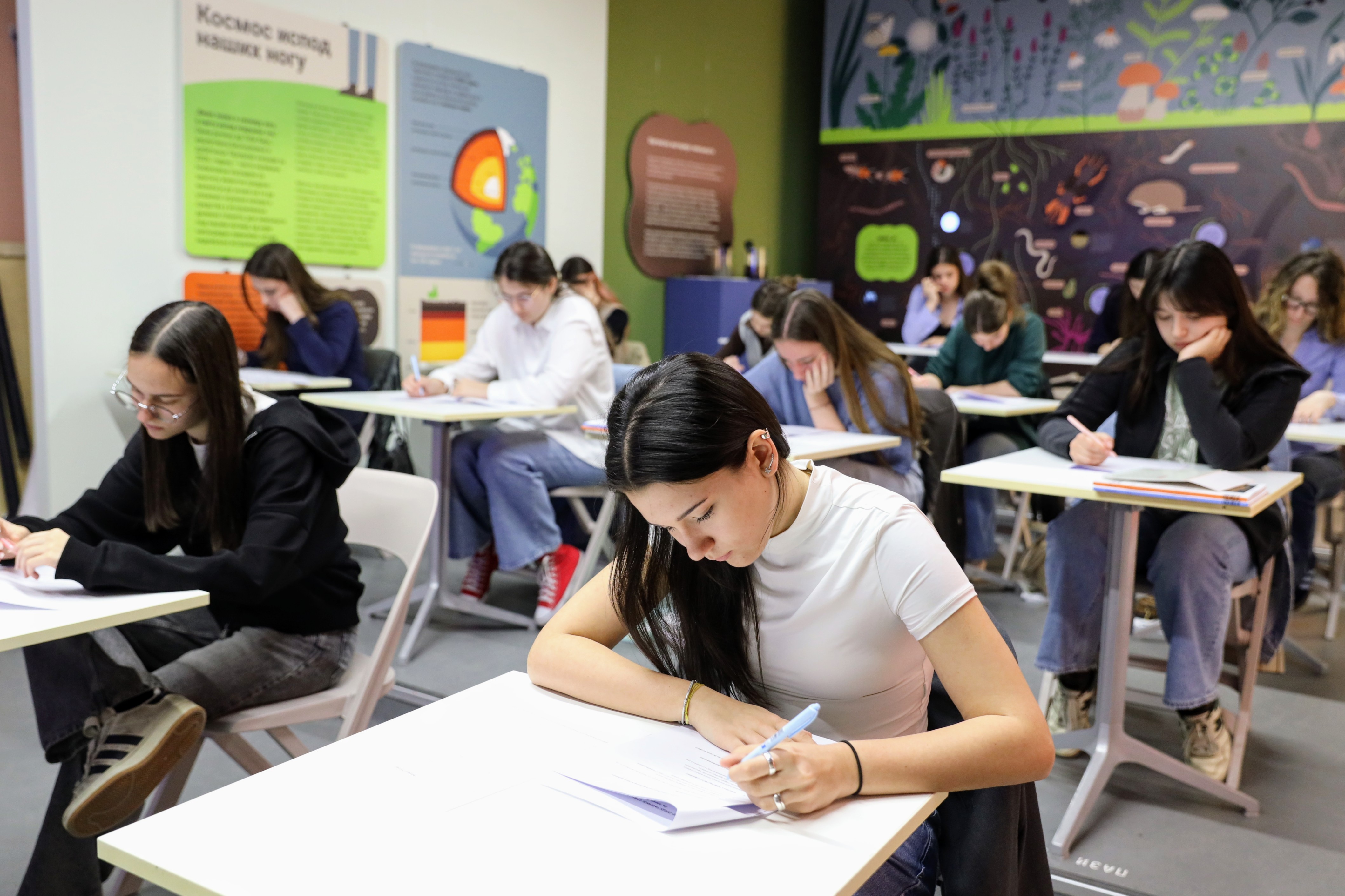 Devojčice u svetu svemirskih tehnologija: Pobednica iz Srbije deo tima za izradu mini-satelita u Indiji