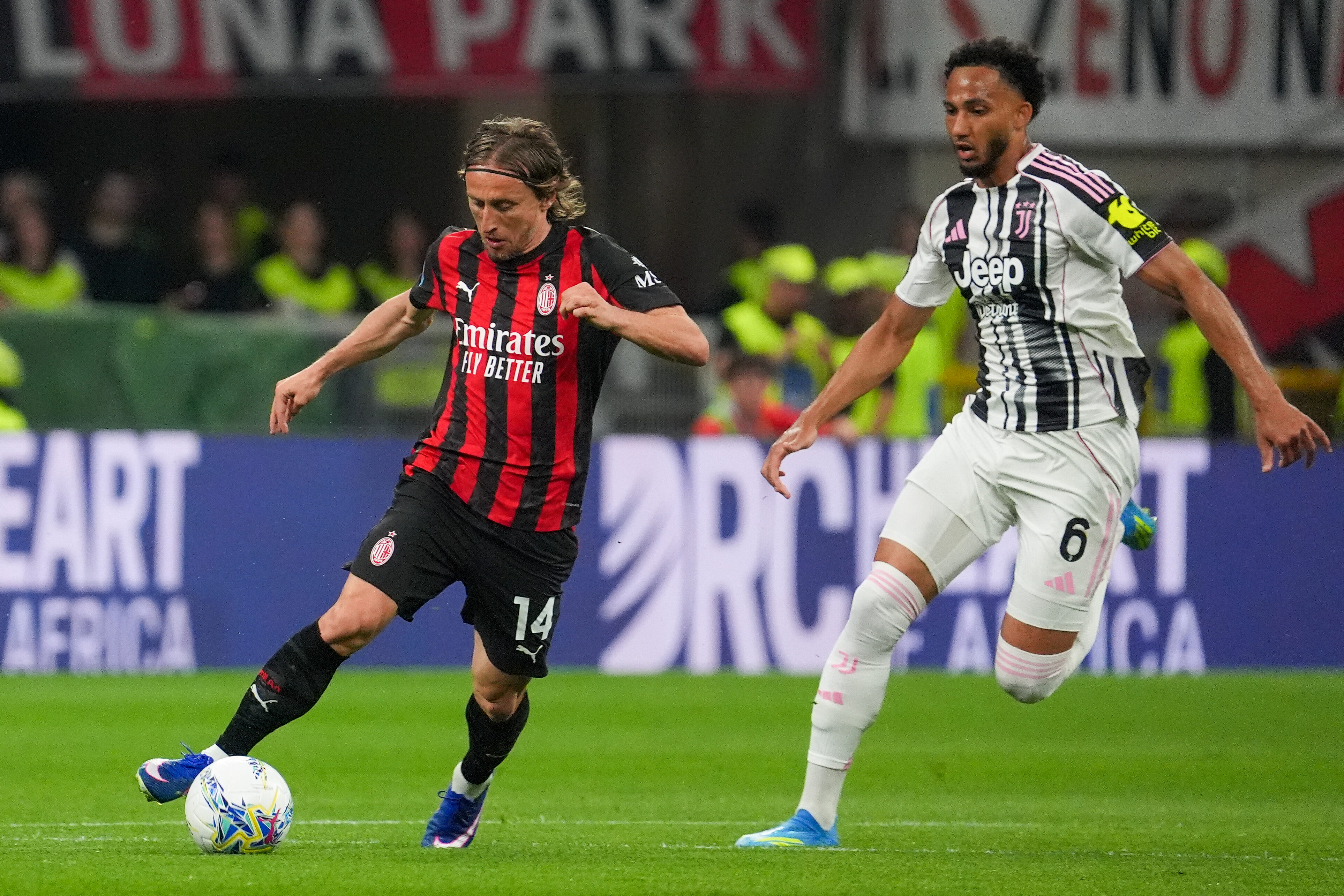 Milan nastavlja sa lošim partijama, Liga šampiona "visi", Matićev Sasuolo razbio "Rosonere"