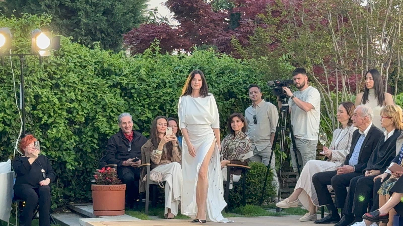 Sajsi MC sa flekom izašla pred ljude, pa sevnula noga: Reperka prošetala na reviji, svi su gledali u OVO