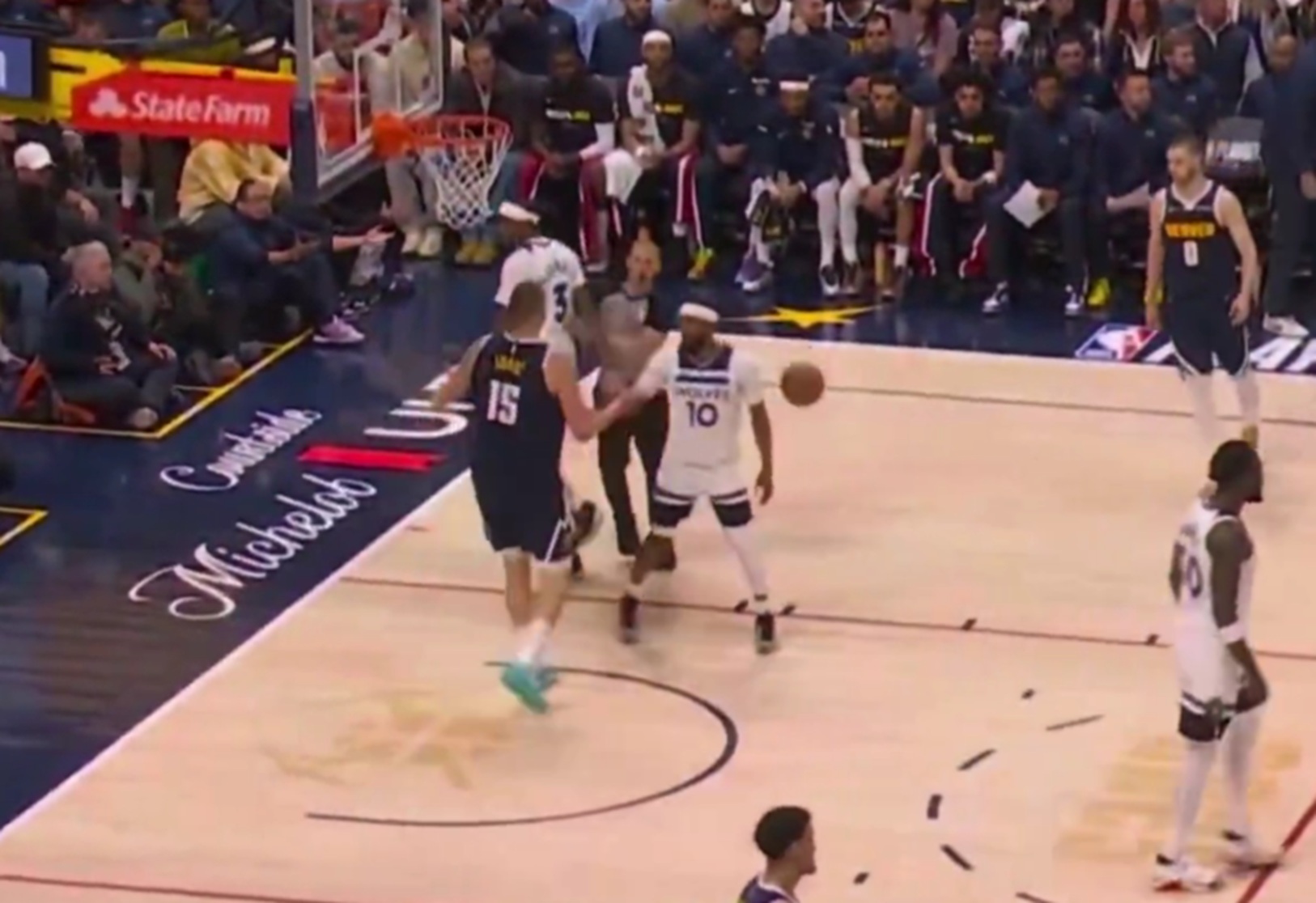 Jokić opet pobesneo, srpskog centra jedva zaustavili, želeo da se razračuna posle ove situacije