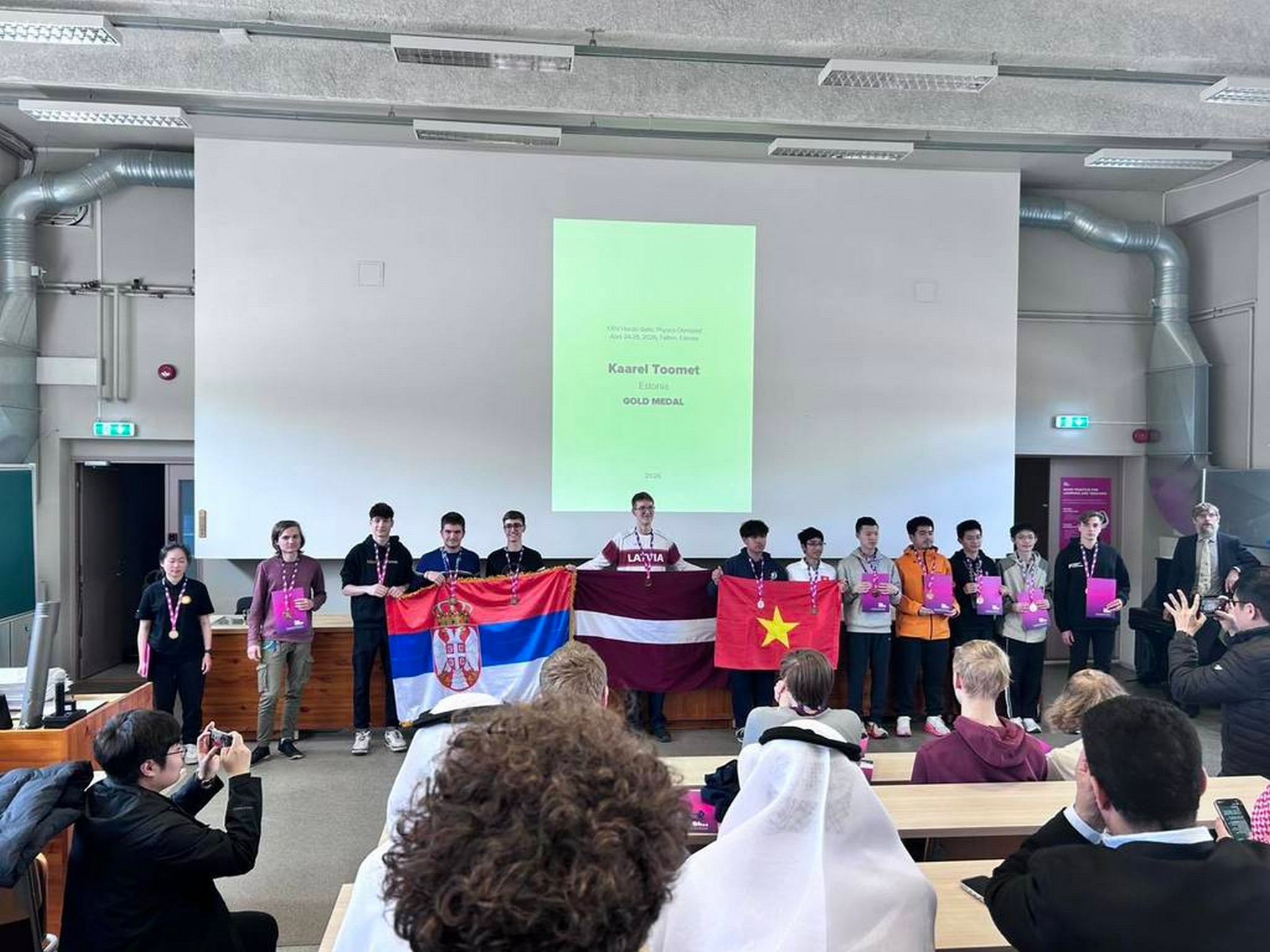 Pet medalja, od toga 4 zlatne, na olimpijadi iz fizike za učenike Matematičke gimnazije