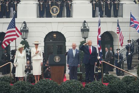 Donald Tramp, kralj Čarls Treći, svečani doček ispred Bele kuće