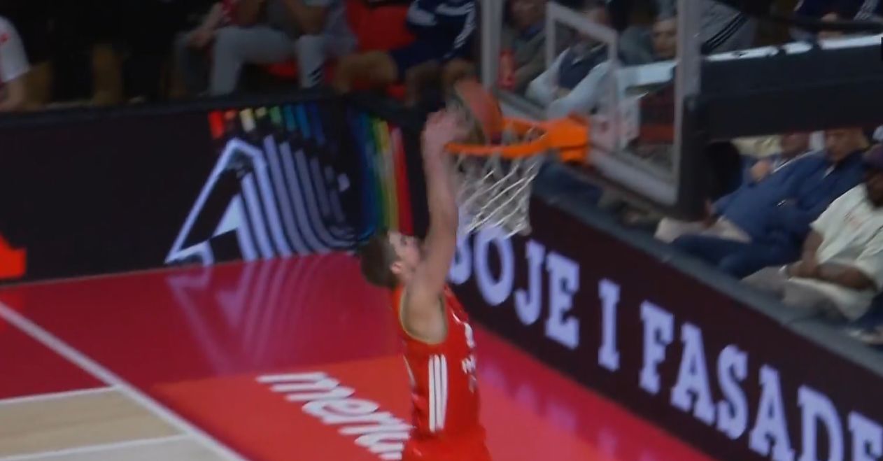 Trenutak za istoriju: Nikola Đurišić postigao prve poene za Zvezdu, razgalio navijače zakucavanjem!