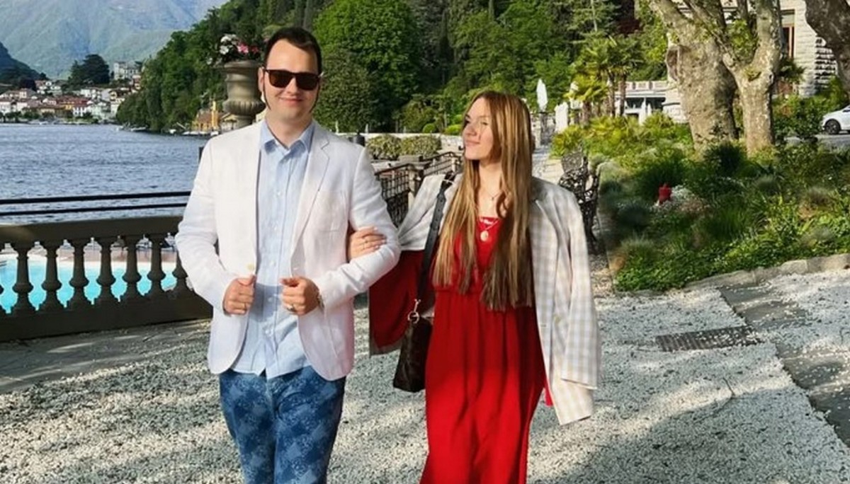 Aleksa Balašević izveo ženu i sina iz porodilišta! Podelio dirljiv susret brata i sestre: "Ajmo kući moj bato"