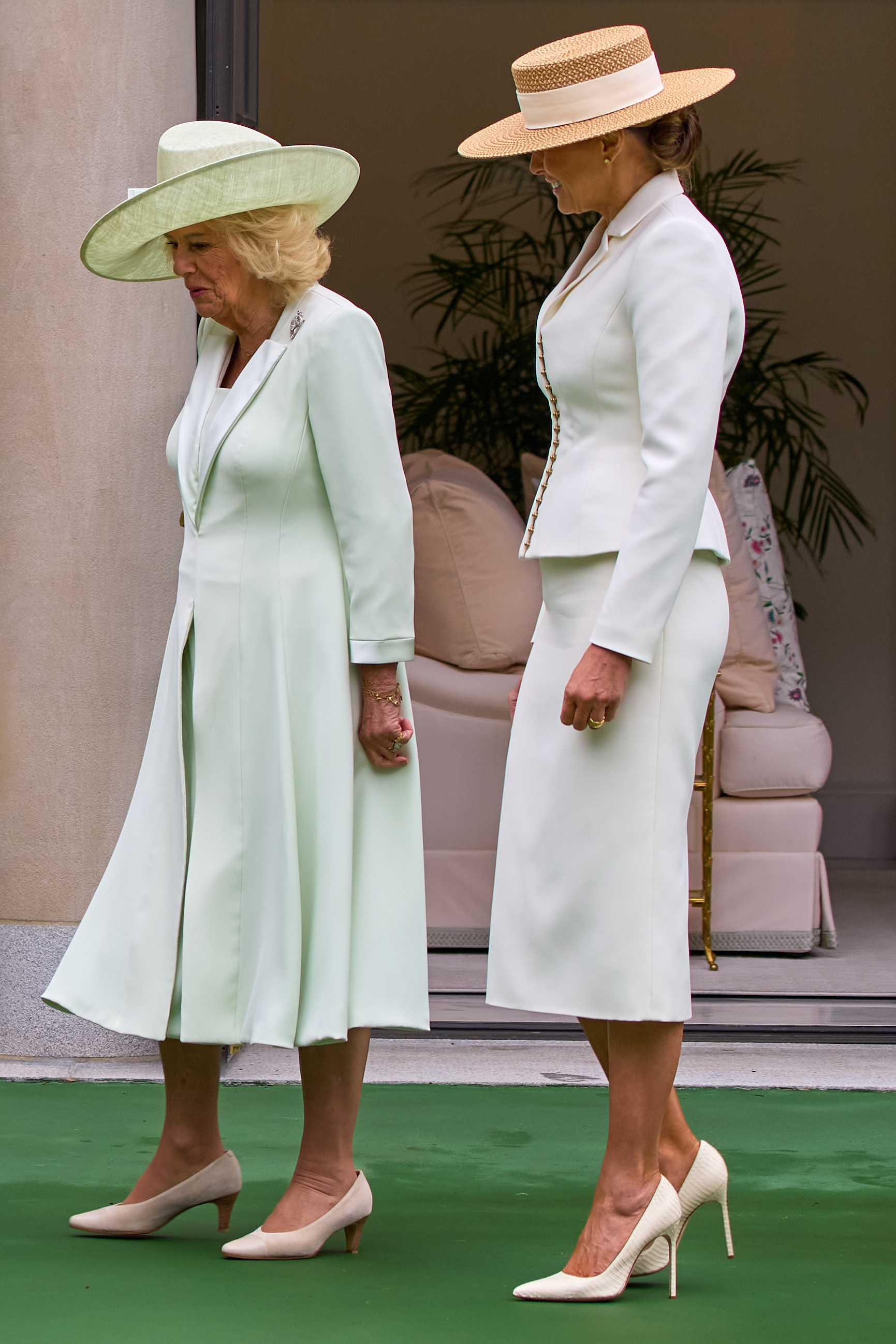 Britanski humor nije za svakoga: Kamila šalom zbunila Melaniju, njihov razgovor postao hit na mrežama!