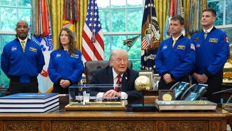Donald Tramp, astronauti, Artemis II