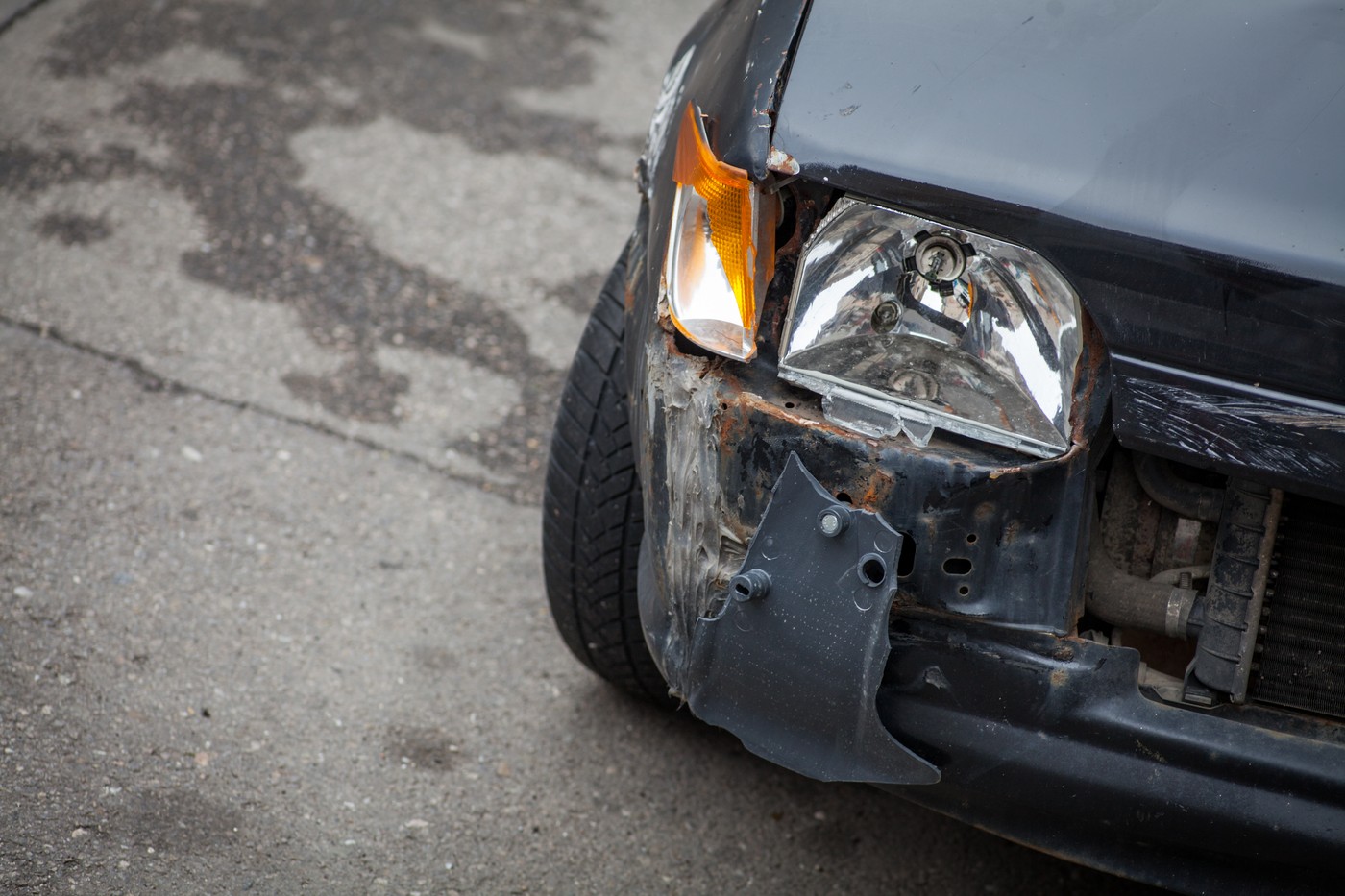 TEŠKA NEZGODA Automobil sleteo sa puta i prevrnuo se, a sve zbog jedne MAČKE