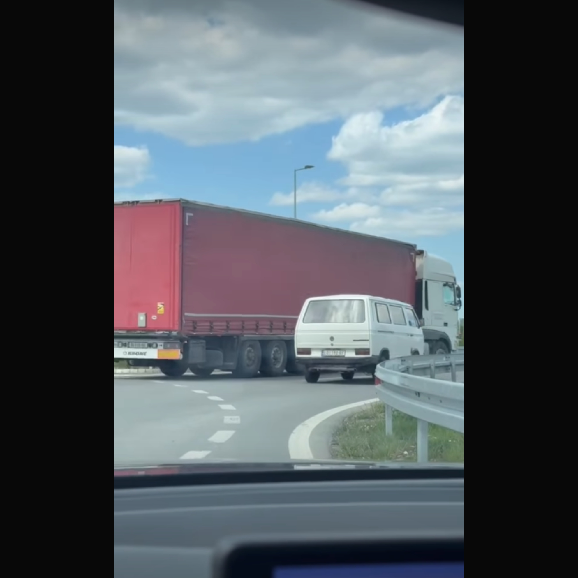 Šta se to dešava na putevima Srbije?! Zabeležena još jedna šok scena tokom vožnje: Jako je opasno