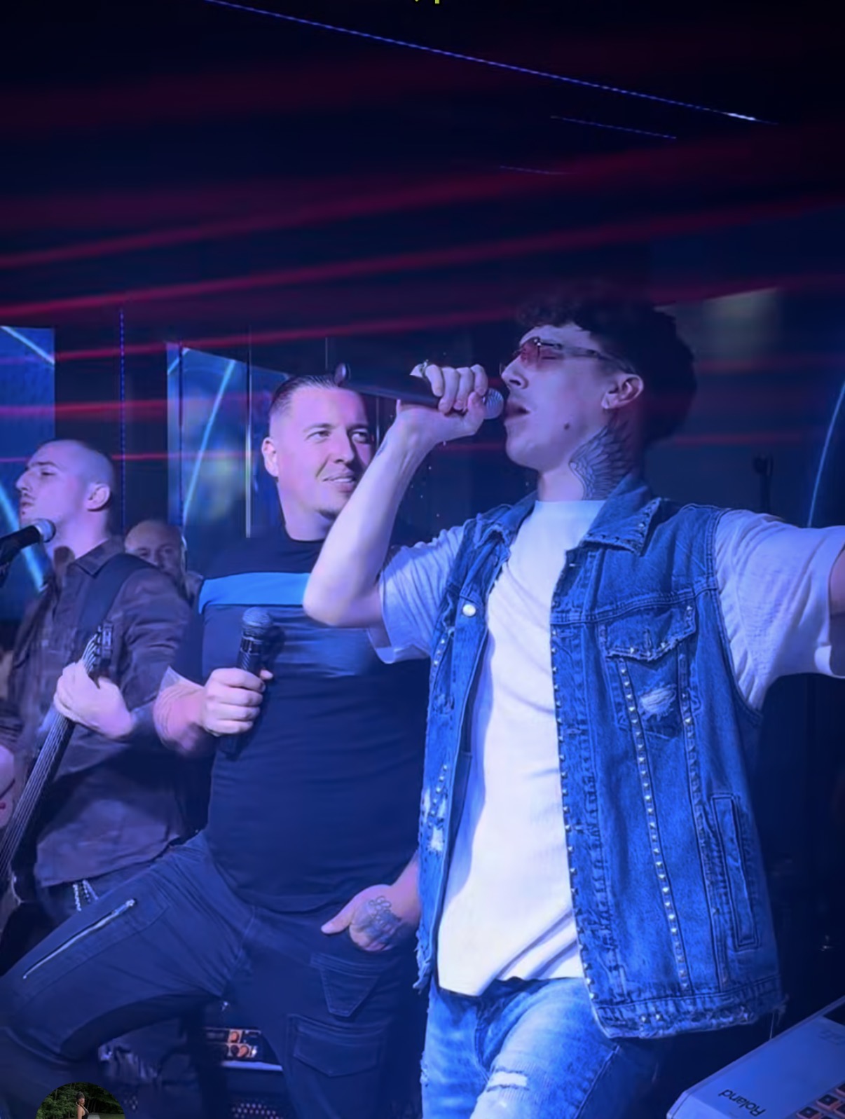 Naš pevač otkrio da boluje od retke i teške bolesti: Imao je ove simptome, a onda su mu otkazale noge