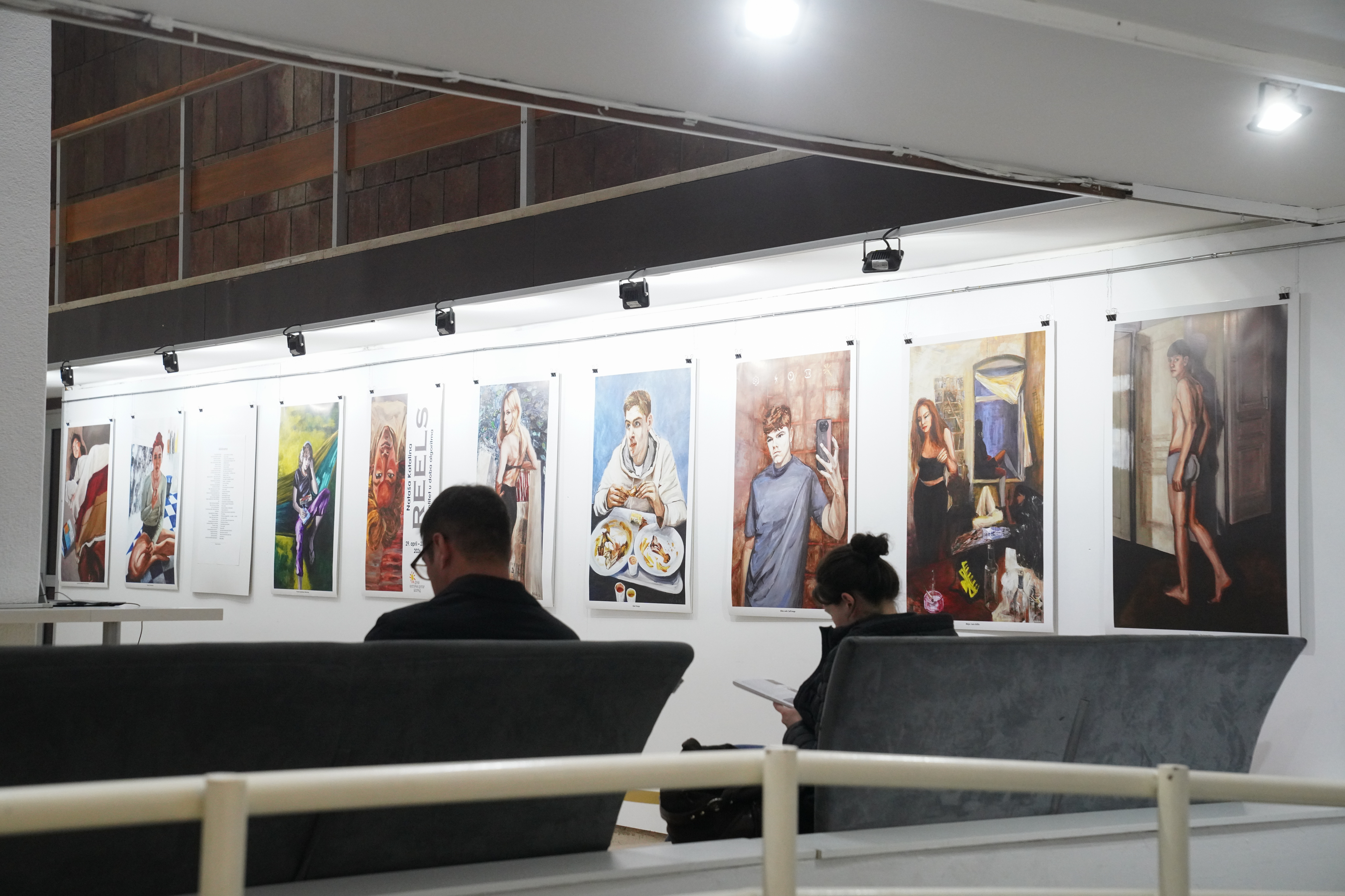 Izložba slika “Reels- identitet u doba algoritma” otvorena u DKCB