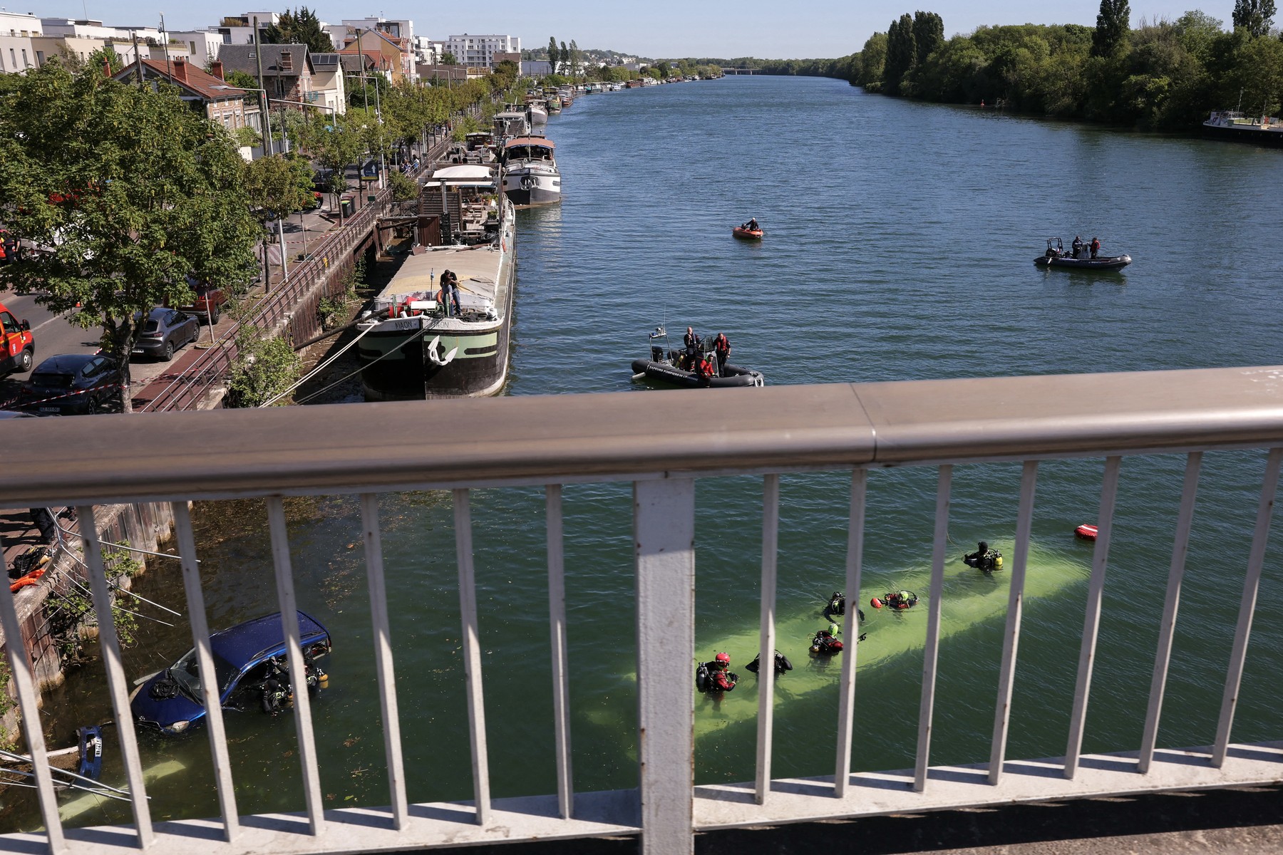 Gradski autobus sleteo u reku, povukao i automobil za sobom: Užas u Francuskoj