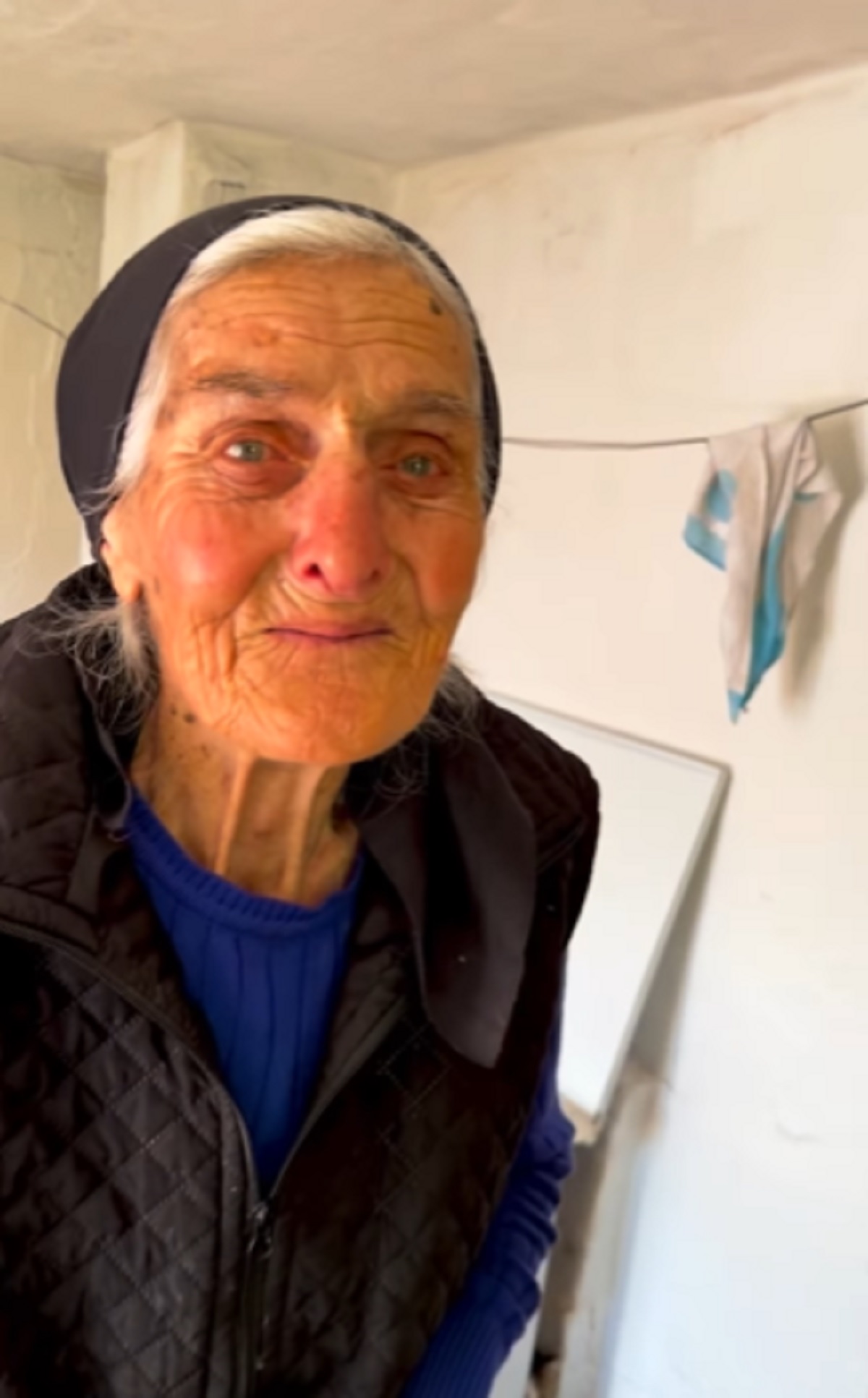 Najtužniji snimak u Srbiji! Baka Peja (90) plače jer joj je neko konačno zakucao na vrata: "Nema više nikoga"