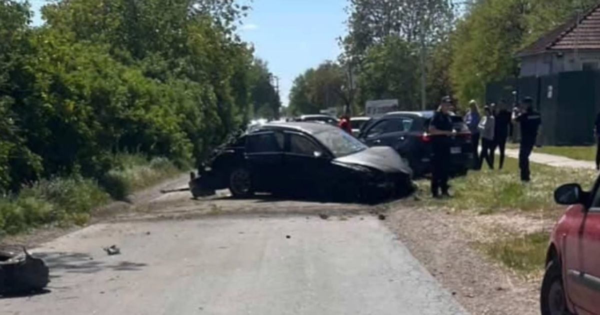Teška nezgoda u Crvenki: Vozač izgubio kontrolu, automobil potpuno smrskan
