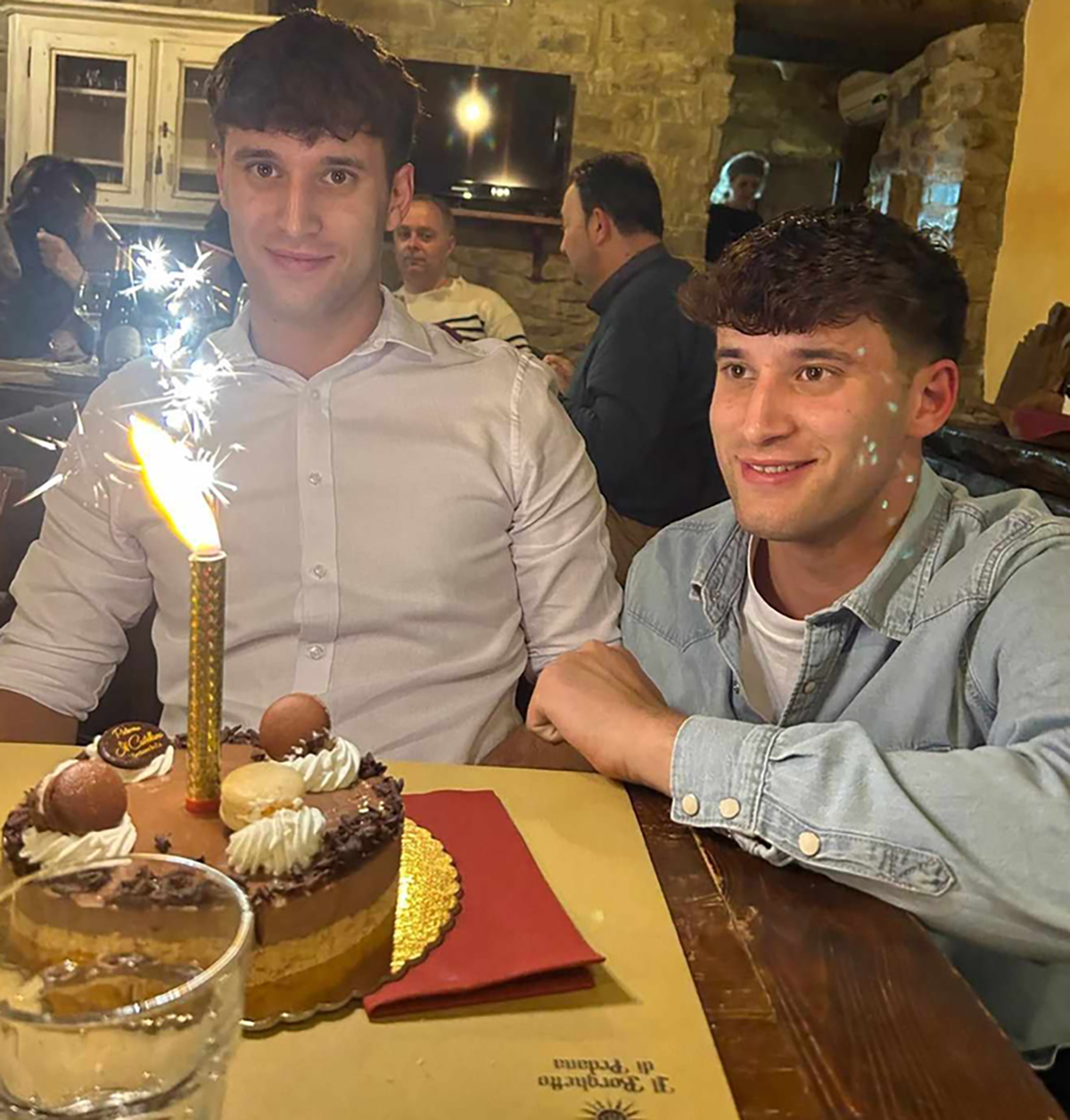 Blizanci poginuli dok su spasavali pticu! Ubila ih struja, otac zatekao potresan prizor: Tragedija u Italiji