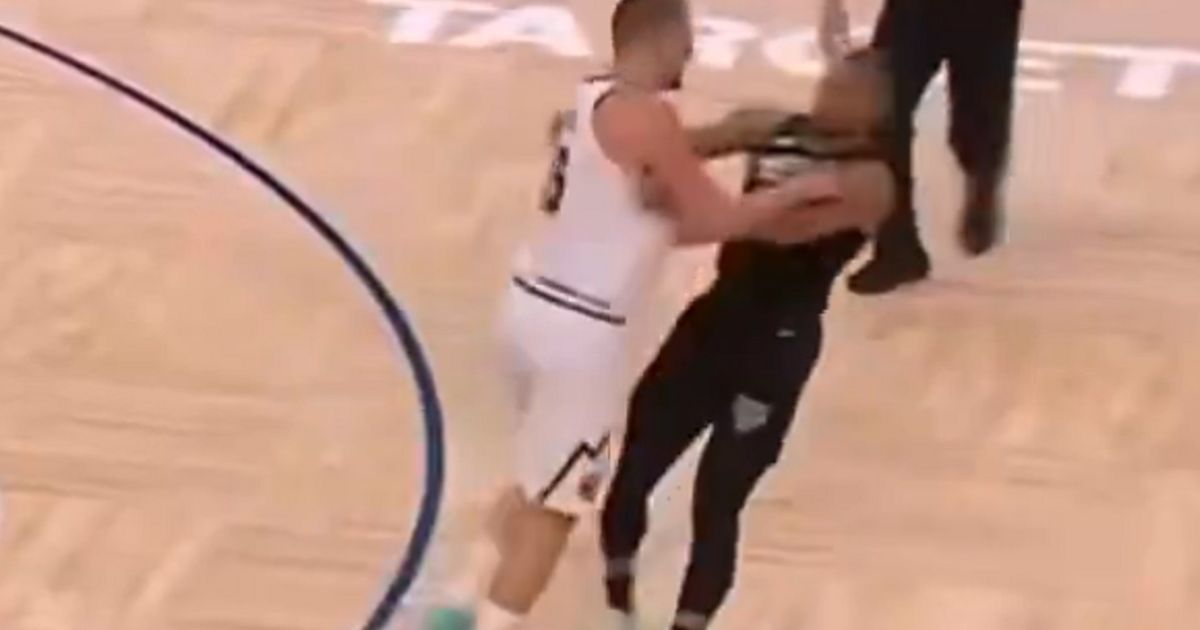 Pogledajte kako je nastao haos na meču Minesota - Denver, Jokić će ovu bruku svojih saigrača zapamtiti zauvek