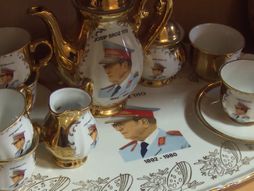 Čajnik, porcelan, Josip Broz Tito
