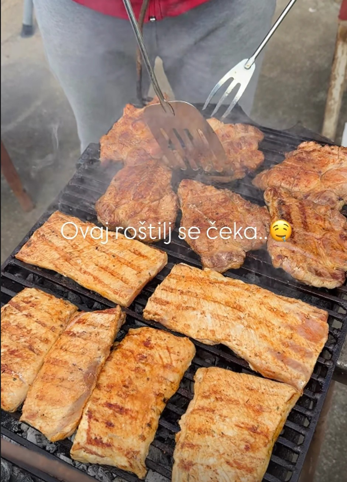 Neki jedu škampe, drugi piju rakiju: Poznati su ovako proslavili 1. maj - pevač uživa na planini sa porodicom