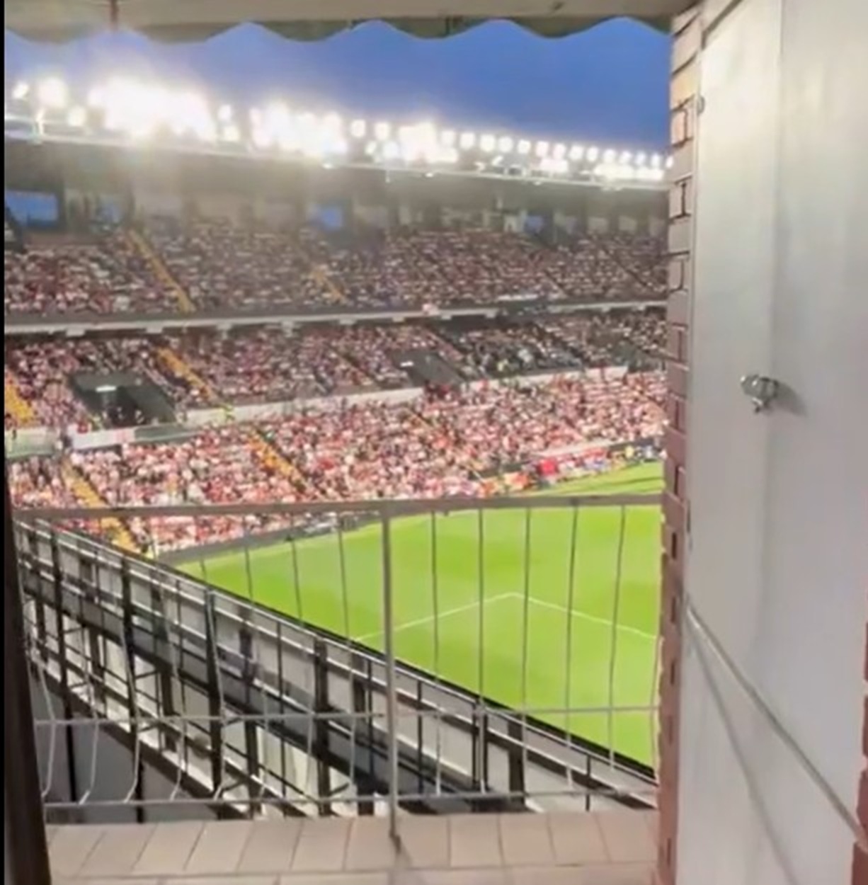 Da li je ovo najbolje mesto ikada sa kog možete da gledate kako se vaš tim bori za finale u Evropi?
