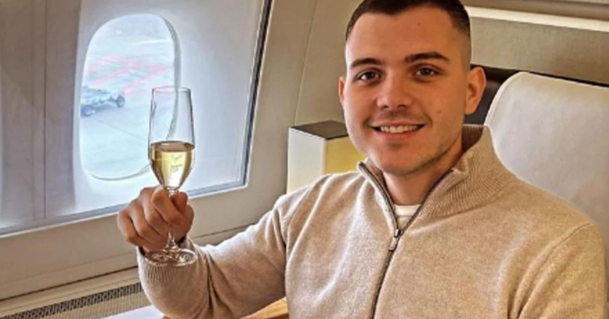 Piće od 820.000 dinara i kazan sa čvarcima: Viktor ovako slavi 1. maj, uživa za sve pare - oko njega luksuz