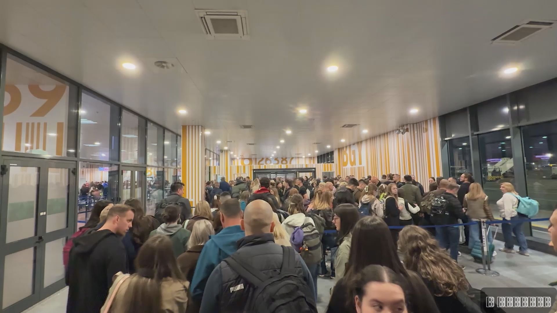 Srbe maltretirali 2 sata na aerodromu! U Italiji preživeli dramu, odvojeni u poseban gejt