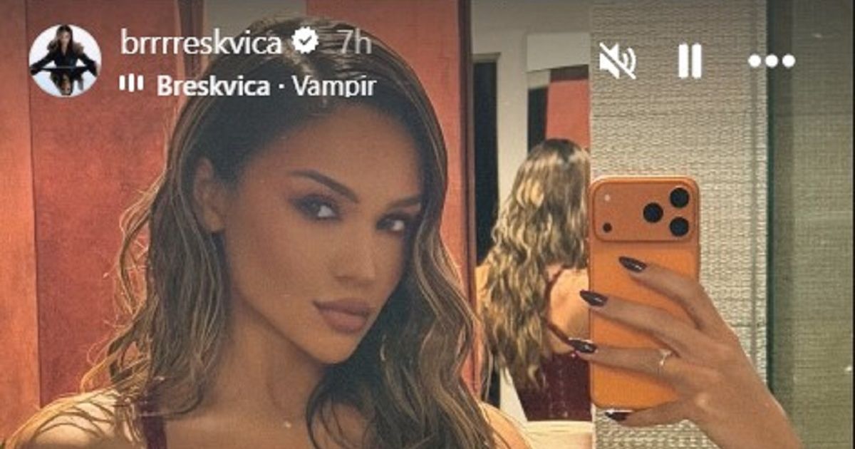Kratka haljinica i bordo podvezice: Ovako je Breskvica raspalila maštu pratiocima, muškarci trljaju oči
