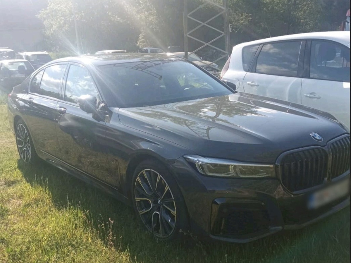 Velika akcija u Crnoj Gori: Zaplenjeni luksuzni automobili, poznato ko je bio na "meti", izvršeni pretresi