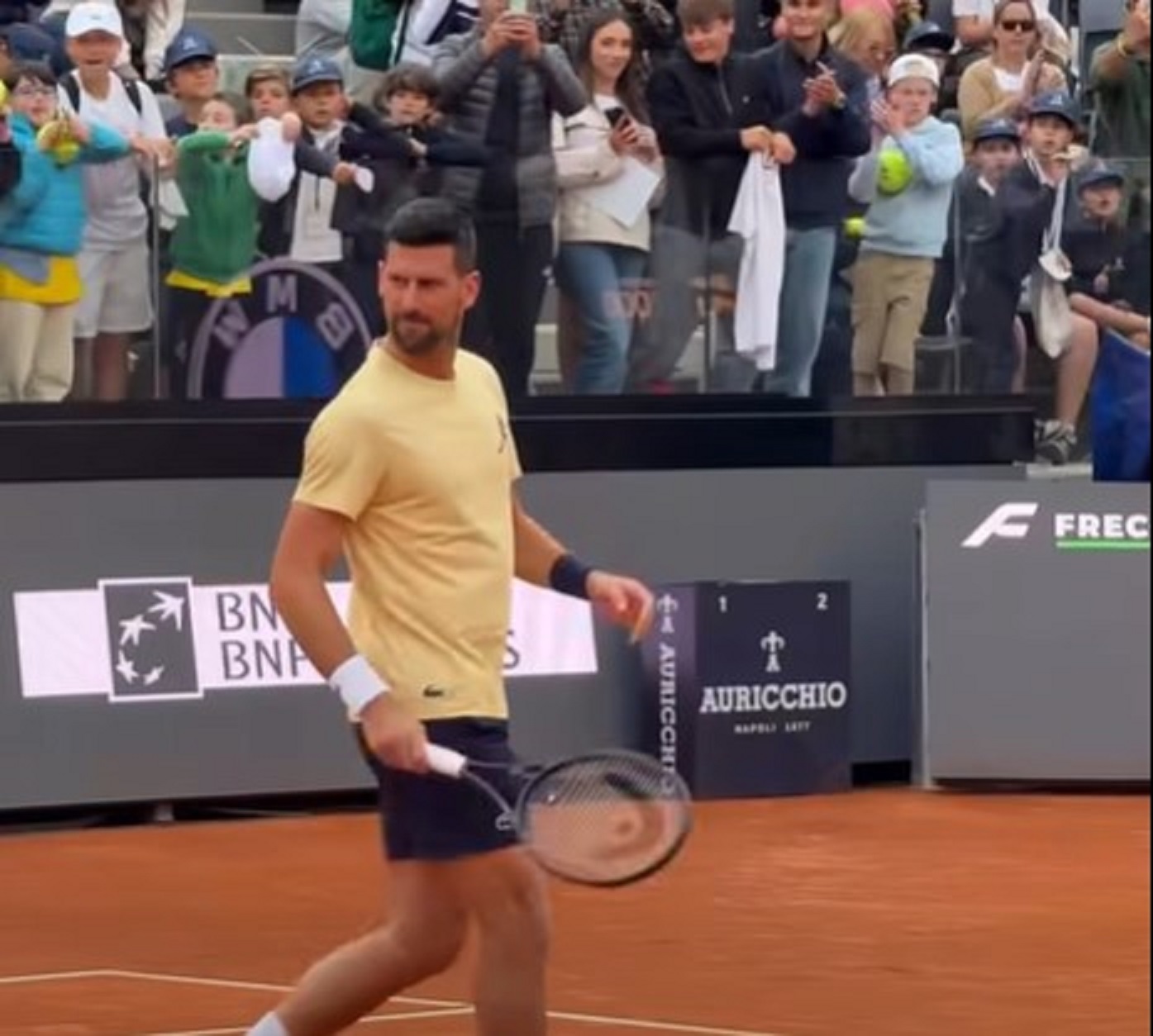 Novak se slikao sa fanovima, usledila fotka za sva vremena, ATP se javio zbog Đokovića: "Kad bi samo mogli..."