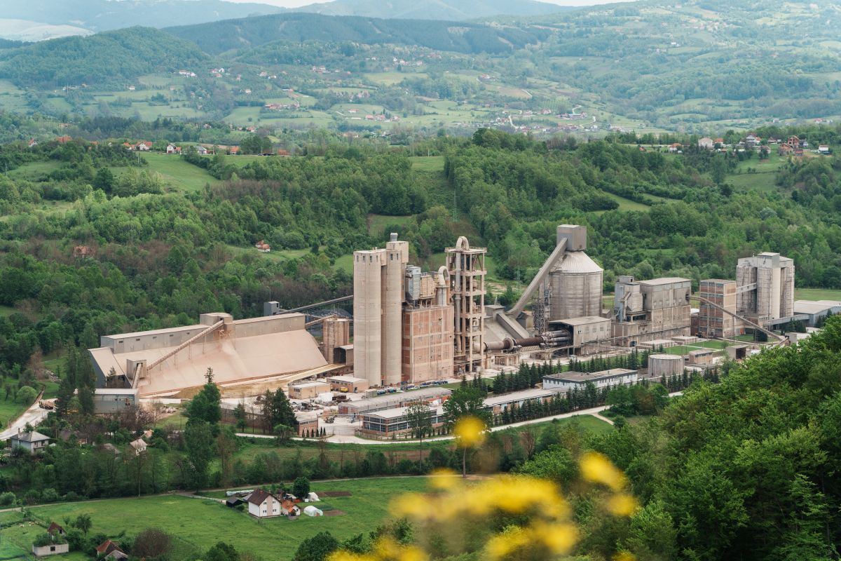 Titan Cementara Kosjerić obeležava 50 godina rada: Nove investicije i razvoj kroz održivu energiju
