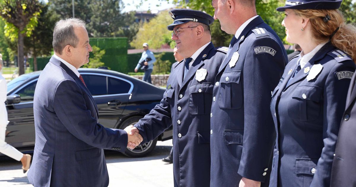 Dačić, Vasiljević i Zagrađanin u poseti vatrogascima u Novom Pazaru: Sastanak o unapređenju jedinice