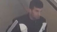 Policija traga za muškarcem koji je pred majkom sa detetom radio gnusne stvari: "Želimo da razgovaramo s njim"