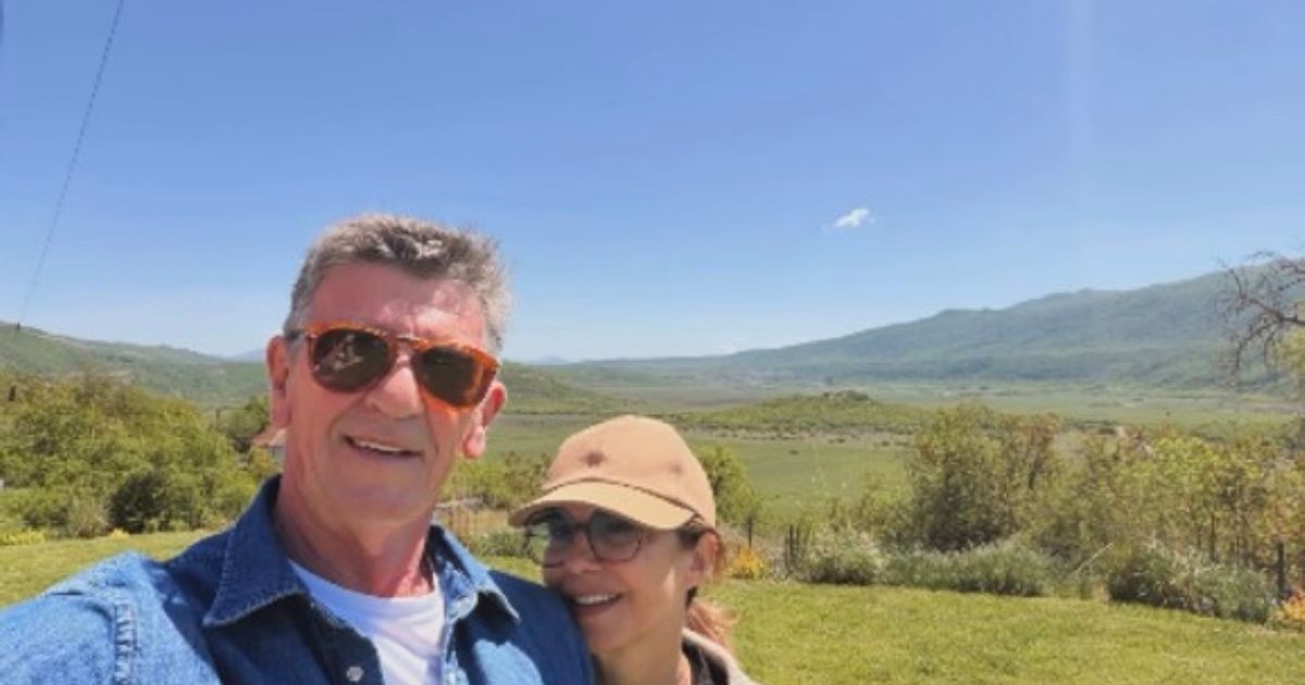 Nataša Ninković u zagrljaju 10 godina starijeg biznismena: Kadar iz spavaće sobe raspametio je sve
